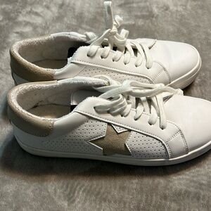 Steve Madden 9.5 leather lace up shoes
